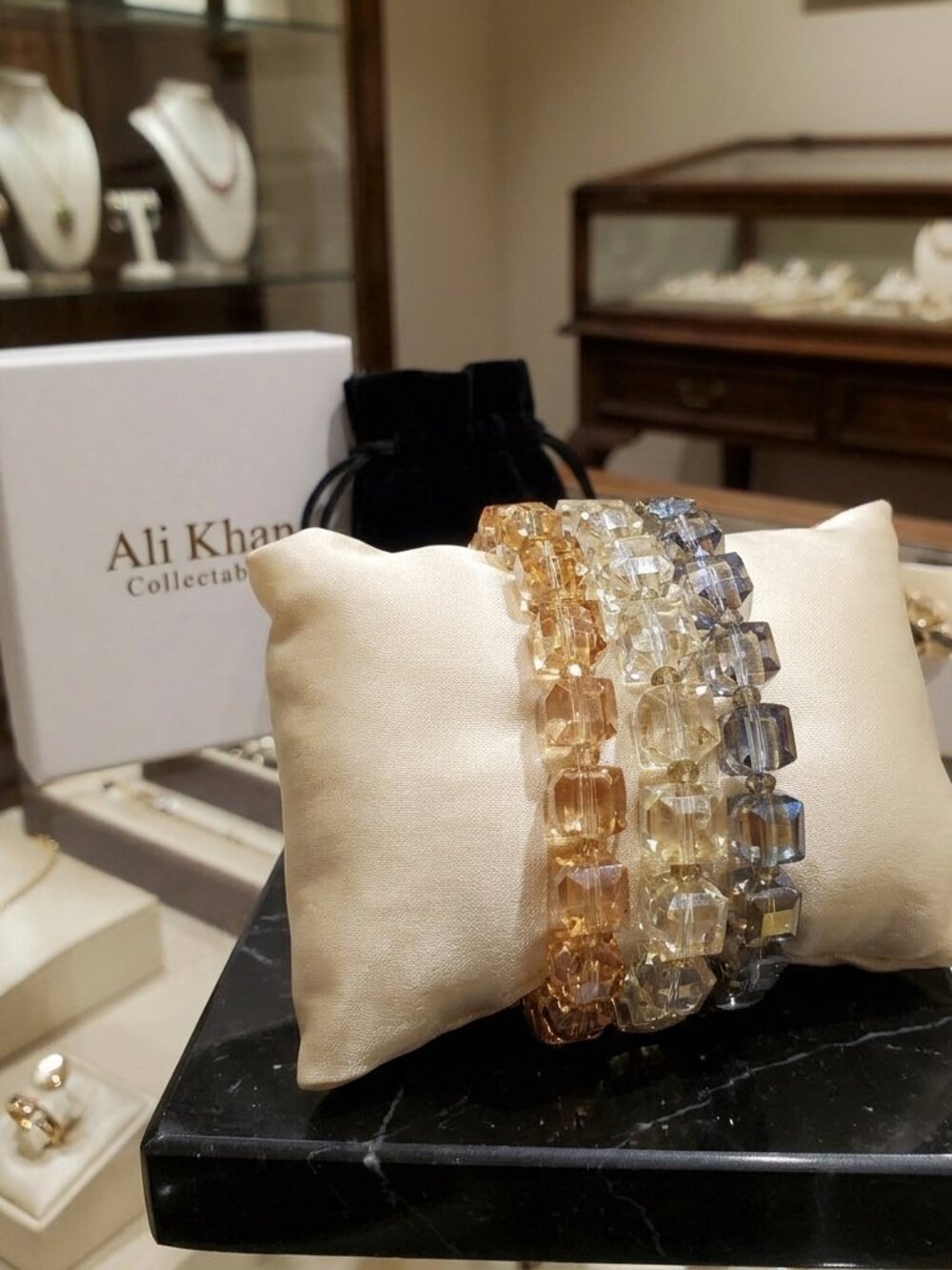Ali Khan 3-Row Glass Cube Stretch Bracelet – Multi-Tonal Gradient